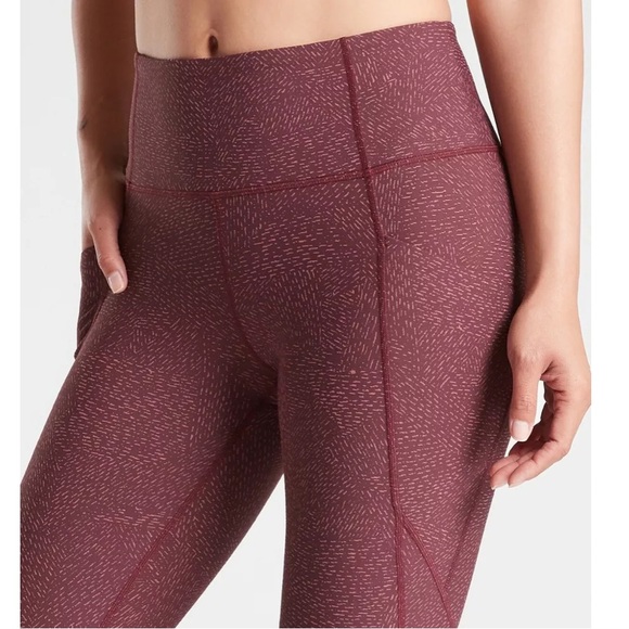 Athleta Salutation Stash Pocket Rainwater Tight in Antique Burgundy size XS - Picture 3 of 10